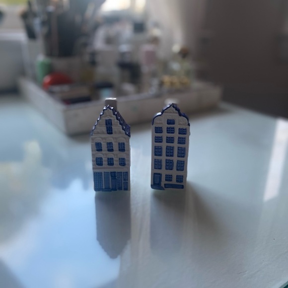 Delft Blue and White Ceramic House Figurines - Picture 3 of 5